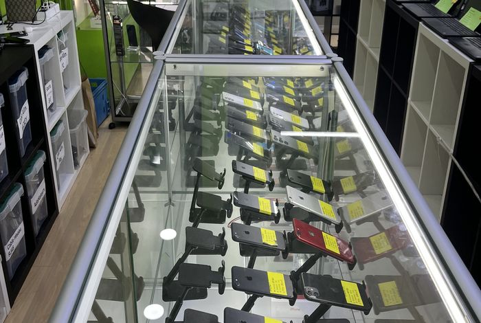 Vitrine de smartphones reconditionnés
